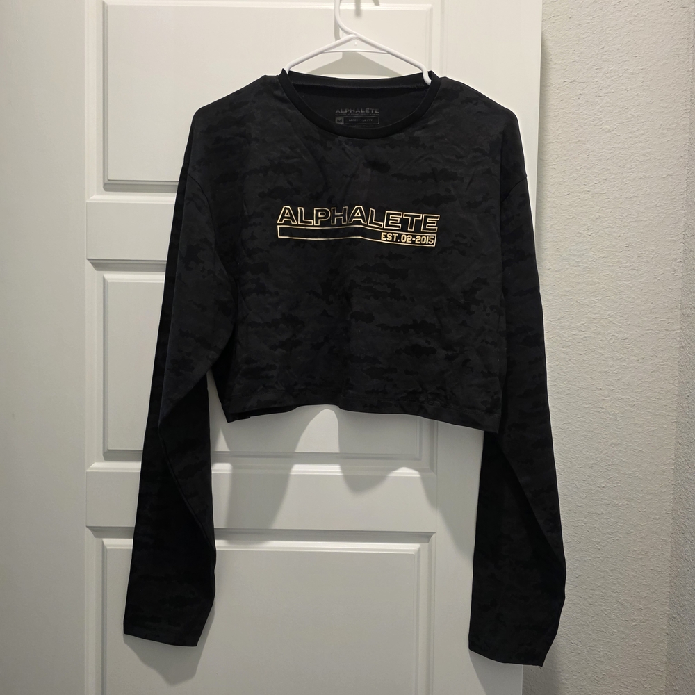 Alphalete Black Cropped Long Sleeve Top